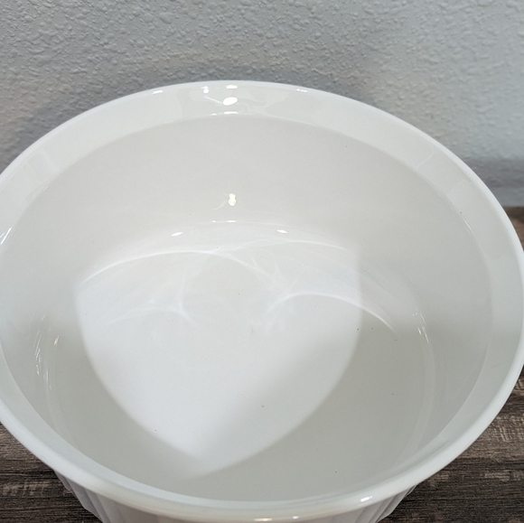 Corningware Vintage All White F-1-B 2.5 Quart Baking dish with Lid - Picture 3 of 6